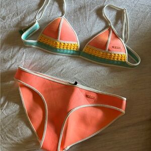 Triangl bikini set. In good shape.